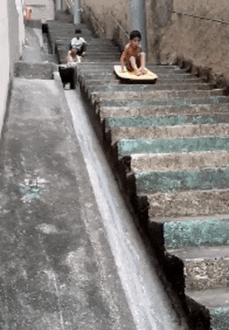 Lustige Gif Animation - Surfen auf der Treppe